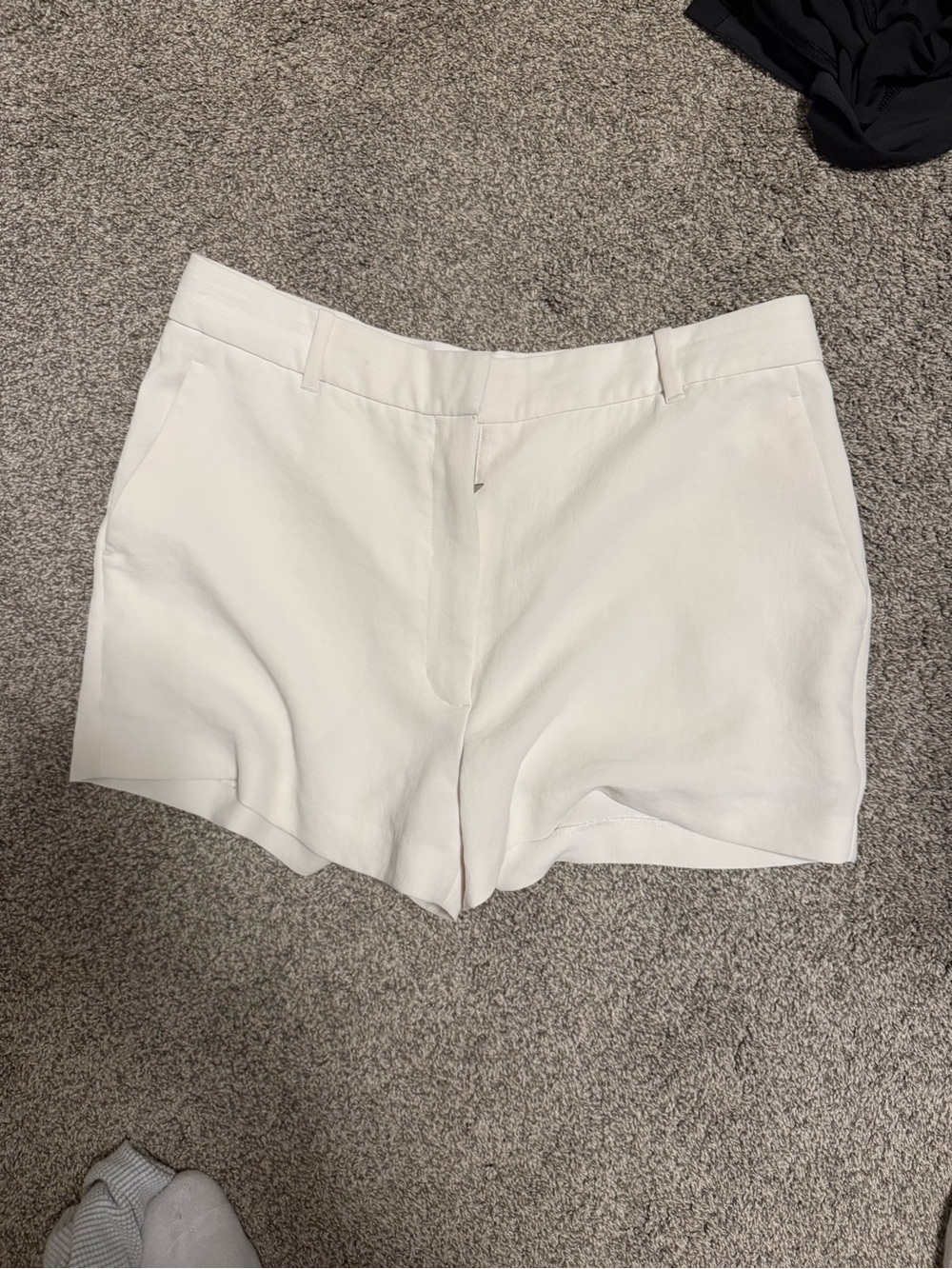 Wilfred White Tailored High-Rise Shorts